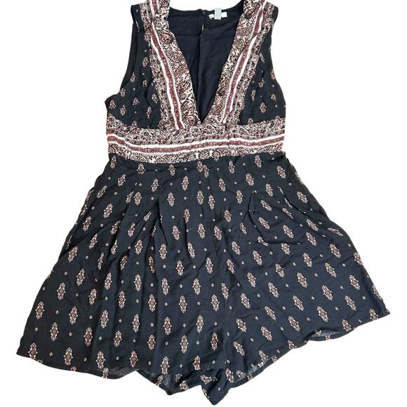 Ecote Black Pinkish Paisley Deep Plunge Romper Size 2 - Picture 1 of 4